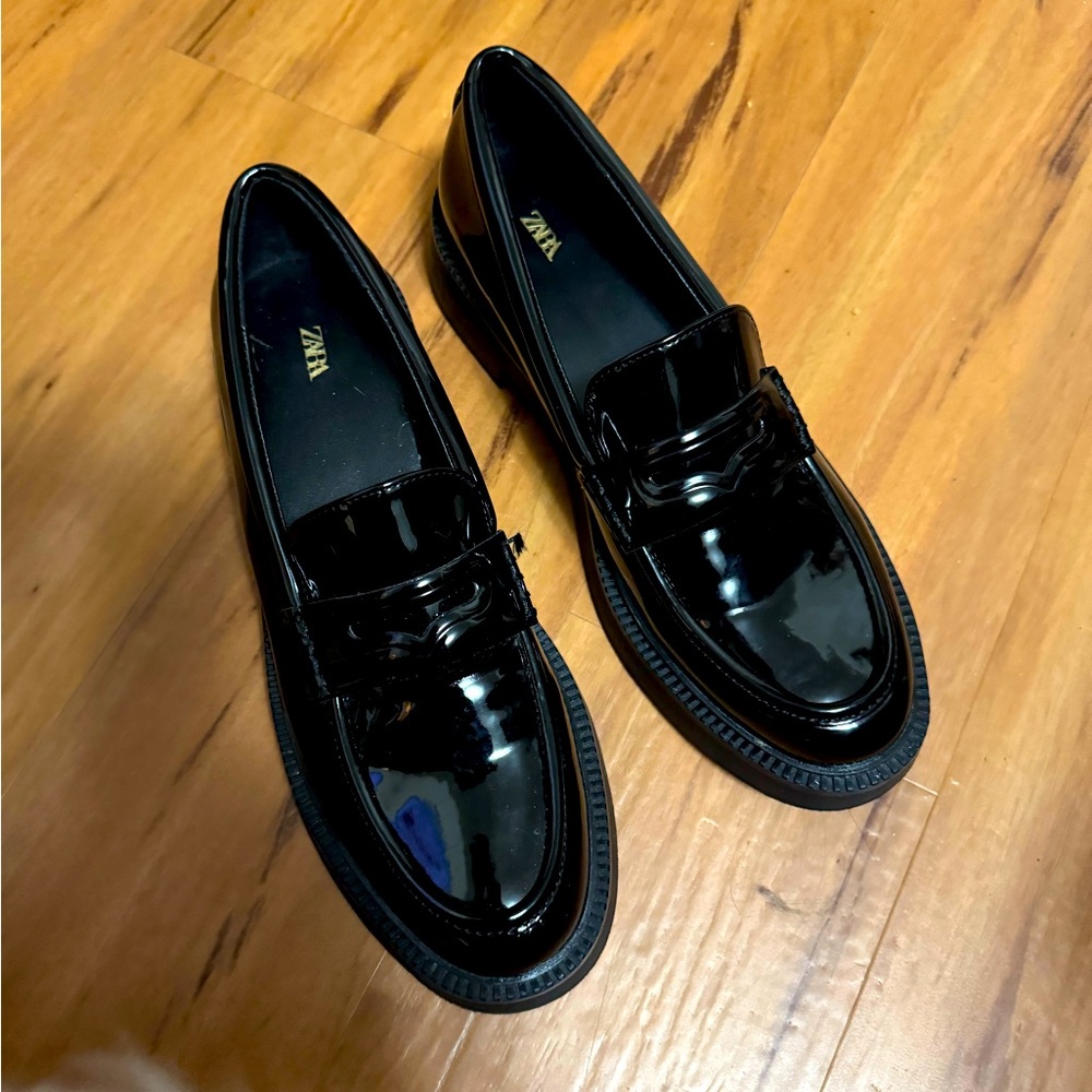 Zara 41 black patent leather NWOT penny loafer